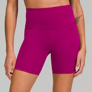 Lululemon size 4 Wunder Train High-Rise Short 6" Colour Magenta